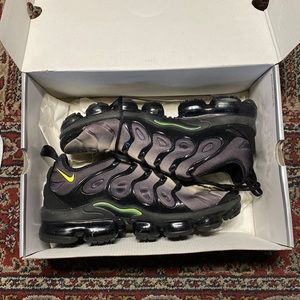 Nike Vapormax Plus “Neon 95”